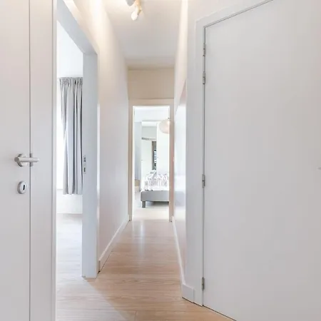 Beautiful And Charming Nearby 宾馆