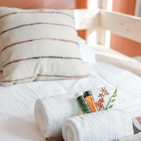 Beautiful And Charming Nearby