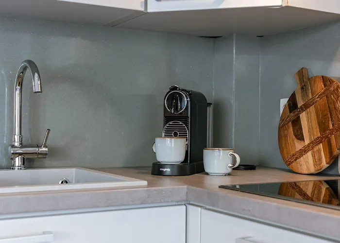 Beautiful And Charming Nearby