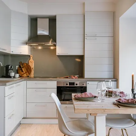 Beautiful And Charming Nearby *